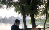 Hình ảnh những chốt trực chống tập trung đông người, phòng dịch bệnh quanh hồ Giảng Võ