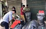 Cận cảnh cơ sở sản xuất hàng nghìn áo thể thao giả các thương hiệu lớn