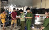 Cận cảnh cơ sở sản xuất hàng nghìn áo thể thao giả các thương hiệu lớn