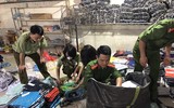 Cận cảnh cơ sở sản xuất hàng nghìn áo thể thao giả các thương hiệu lớn