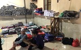 Cận cảnh cơ sở sản xuất hàng nghìn áo thể thao giả các thương hiệu lớn