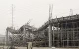 Toàn cảnh vụ sập giàn giáo gần cầu Mỗ Lao