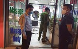 Hà Nội: Cảnh sát khu vực xuyên đêm nhắc nhở hàng quán đóng cửa phòng chống dịch Covid-19