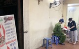 Hà Nội: Cảnh sát khu vực xuyên đêm nhắc nhở hàng quán đóng cửa phòng chống dịch Covid-19