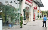 Hà Nội: Cảnh sát khu vực xuyên đêm nhắc nhở hàng quán đóng cửa phòng chống dịch Covid-19