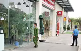 Hà Nội: Cảnh sát khu vực xuyên đêm nhắc nhở hàng quán đóng cửa phòng chống dịch Covid-19