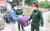 Những hình ảnh đẹp trong ngày tiễn công dân hết hạn cách ly tại trường Cao đẳng nghề công nghệ cao về nhà