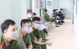 Ngời sắc đỏ chiến sỹ công an hiến máu tình nguyện vì cộng đồng