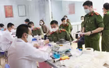 Ngời sắc đỏ chiến sỹ công an hiến máu tình nguyện vì cộng đồng