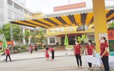 Lực lượng công an bảo vệ ngày đầu học sinh toàn thành phố trở lại trường học