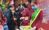 Lo sợ virus Corona, khách hàng không còn chen chúc cửa hàng vàng ngày Thần Tài