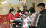 Lo sợ virus Corona, khách hàng không còn chen chúc cửa hàng vàng ngày Thần Tài