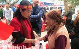 Ấm áp tình người tại Hội chợ 0 đồng Bệnh viện Nhi Trung ương