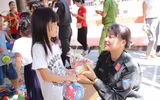 Mang Trung thu đến với trẻ mồ côi nương cửa Phật