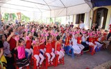 Mang Trung thu đến với trẻ mồ côi nương cửa Phật