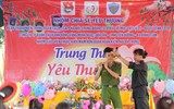 Mang Trung thu đến với trẻ mồ côi nương cửa Phật
