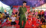 Mang Trung thu đến với trẻ mồ côi nương cửa Phật