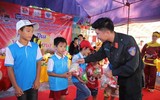 Mang Trung thu đến với trẻ mồ côi nương cửa Phật