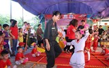 Mang Trung thu đến với trẻ mồ côi nương cửa Phật