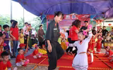 Mang Trung thu đến với trẻ mồ côi nương cửa Phật