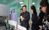 Giữa căng thẳng, ông Kim Jong Un tươi cười khi thăm nhà máy mỹ phẩm
