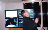 Triều Tiên công bố hình ảnh ông Kim Jong-un vui mừng theo dõi vụ phóng tên lửa