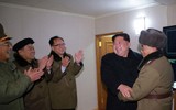 Triều Tiên công bố hình ảnh ông Kim Jong-un vui mừng theo dõi vụ phóng tên lửa
