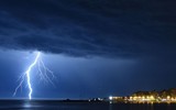 [ẢNH] Những khoảnh khắc sét đánh sáng rực bầu trời trên toàn cầu