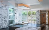 [ẢNH] Cận cảnh bên trong khách sạn St Regis, nơi lưu trú của ông Kim Jong-un