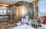[ẢNH] Cận cảnh bên trong khách sạn St Regis, nơi lưu trú của ông Kim Jong-un