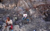 [Ảnh] Hành trình nguy hiểm của người di cư Ethiopia qua vùng chiến sự đến 