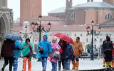 [ẢNH] Khách du lịch bì bõm lội nước… khi tới Venice, Italy