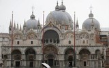 [ẢNH] Khách du lịch bì bõm lội nước… khi tới Venice, Italy
