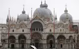 [ẢNH] Khách du lịch bì bõm lội nước… khi tới Venice, Italy