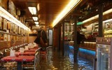 [ẢNH] Khách du lịch bì bõm lội nước… khi tới Venice, Italy