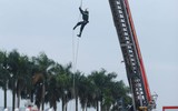 Lính cứu hỏa ứng biến tài tình, đầy chuyên nghiệp