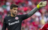 Từ một Alisson Becker thấp bé trở thành thủ môn đắt giá