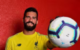 Từ một Alisson Becker thấp bé trở thành thủ môn đắt giá
