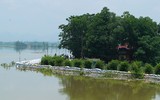 Công an Hà Nội chung sức hỗ trợ, giúp đỡ người dân vùng ngập lụt huyện Chương Mỹ