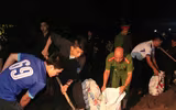 Công an Hà Nội chung sức hỗ trợ, giúp đỡ người dân vùng ngập lụt huyện Chương Mỹ