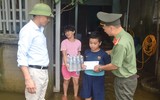 Công an Hà Nội chung sức hỗ trợ, giúp đỡ người dân vùng ngập lụt huyện Chương Mỹ