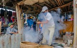 Độc đáo nghề rang ngũ cốc chợ Nủa