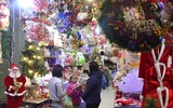 Phố Hàng Mã rực rỡ sắc màu đón Giáng sinh