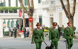 Cảnh khuyển tranh tài tấn công tội phạm, phát hiện thuốc nổ