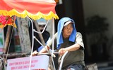 Nhọc nhằn mưu sinh giữa trời nắng nóng