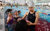 Nhộn nhịp các lớp học bơi dịp hè