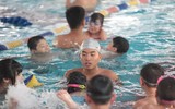 Nhộn nhịp các lớp học bơi dịp hè
