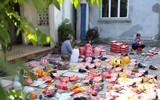 Trung thu sớm ở làng làm mặt nạ giấy bồi