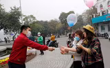 Mùa xuân, mùa yêu, mùa khẩu trang xuống phố!