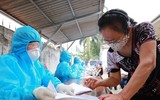 Xét nghiệm nhanh Covid-19 tại chợ đầu mối Minh Khai, Hà Nội